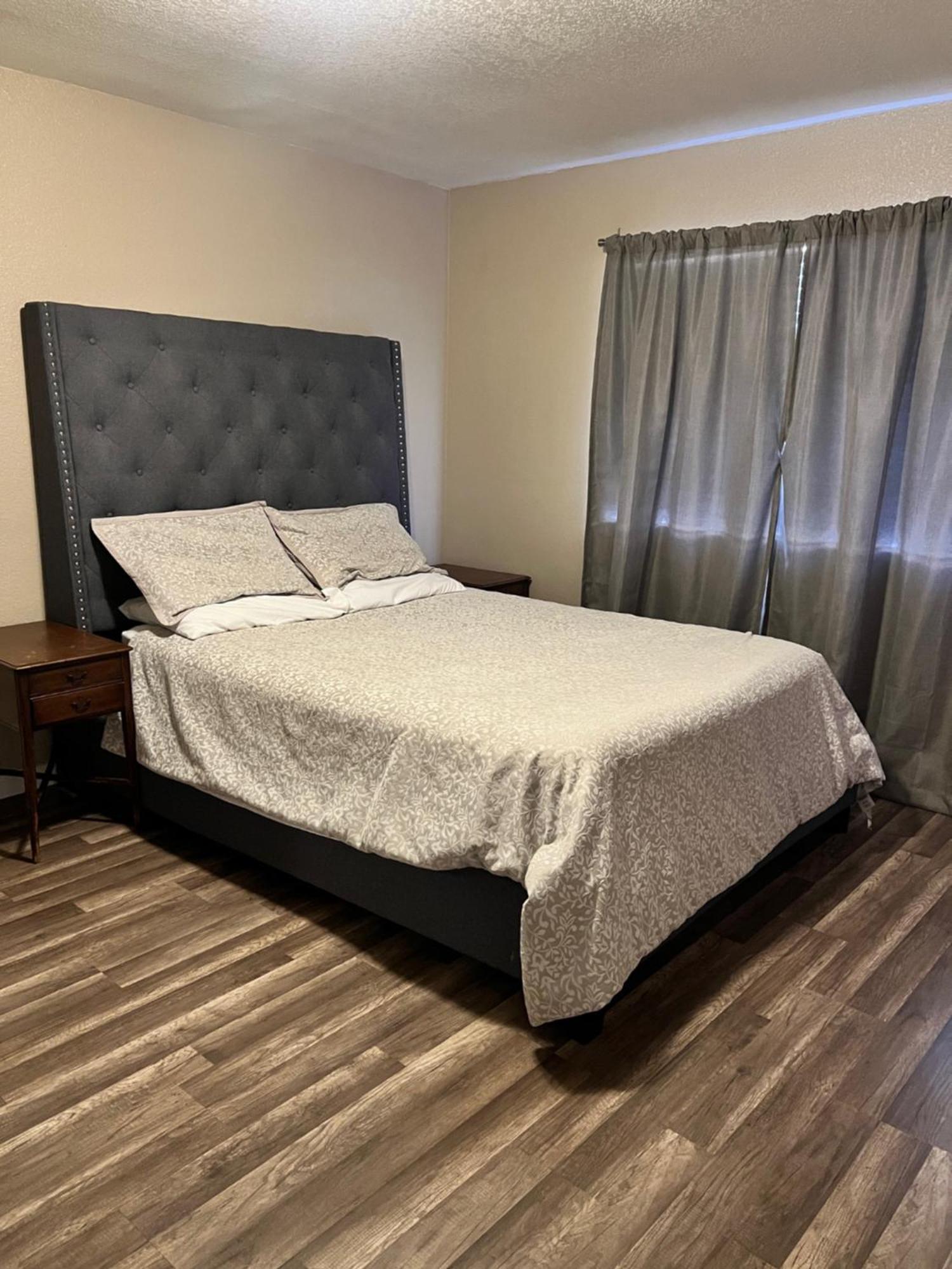 Quiet 1Bed,1Bath Condo With Free Parking Fresno Bagian luar foto