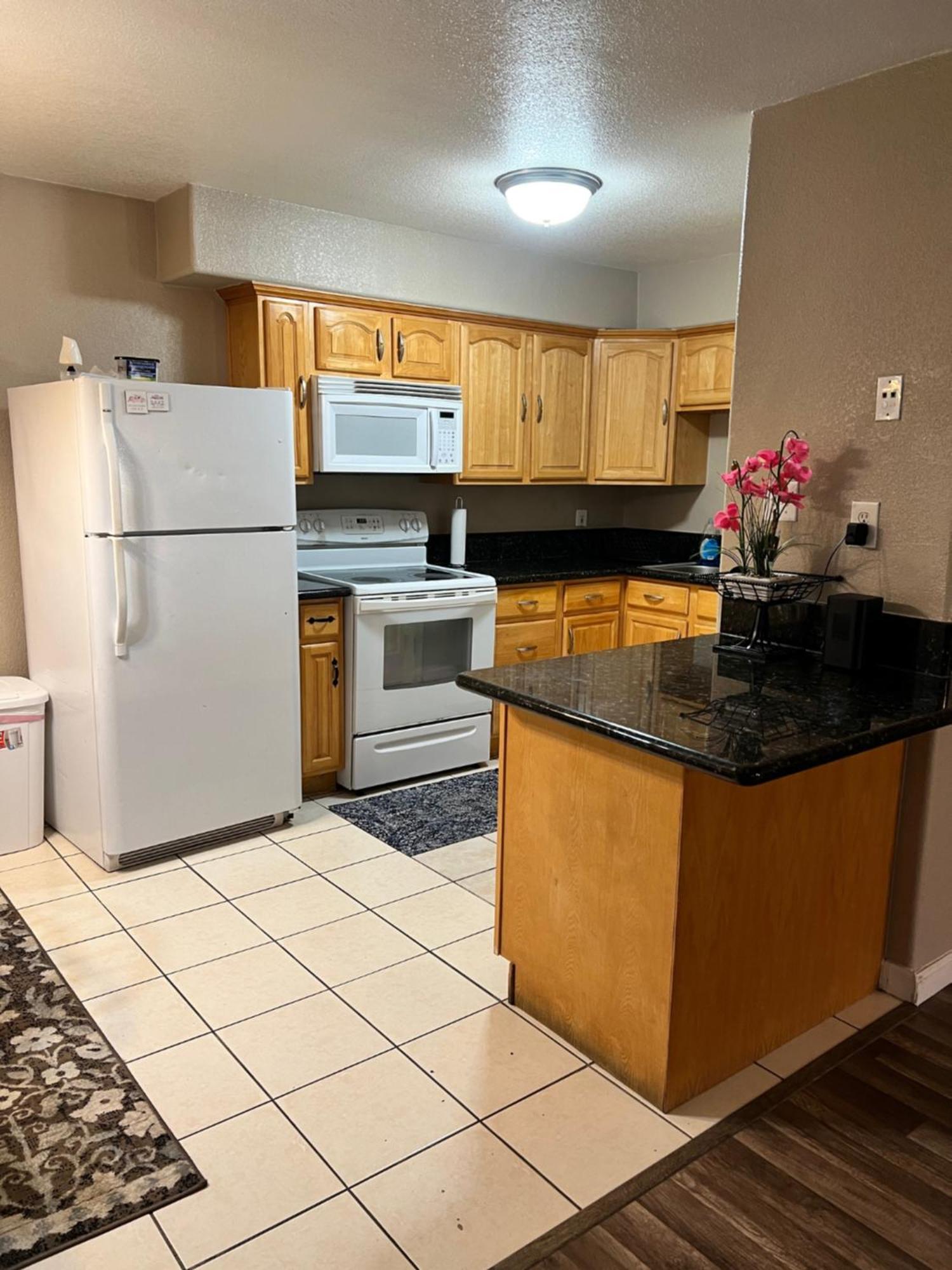 Quiet 1Bed,1Bath Condo With Free Parking Fresno Bagian luar foto