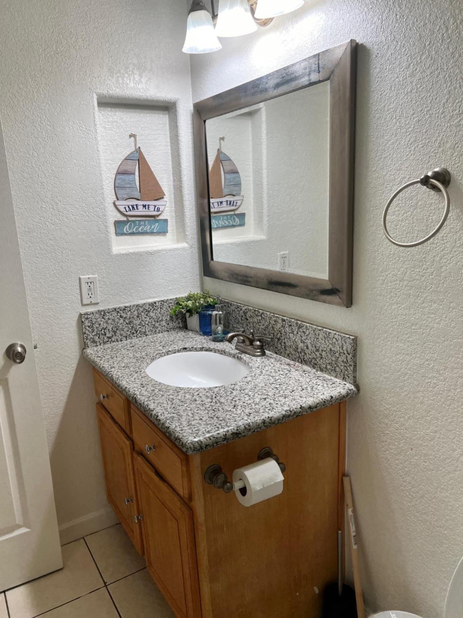 Quiet 1Bed,1Bath Condo With Free Parking Fresno Bagian luar foto