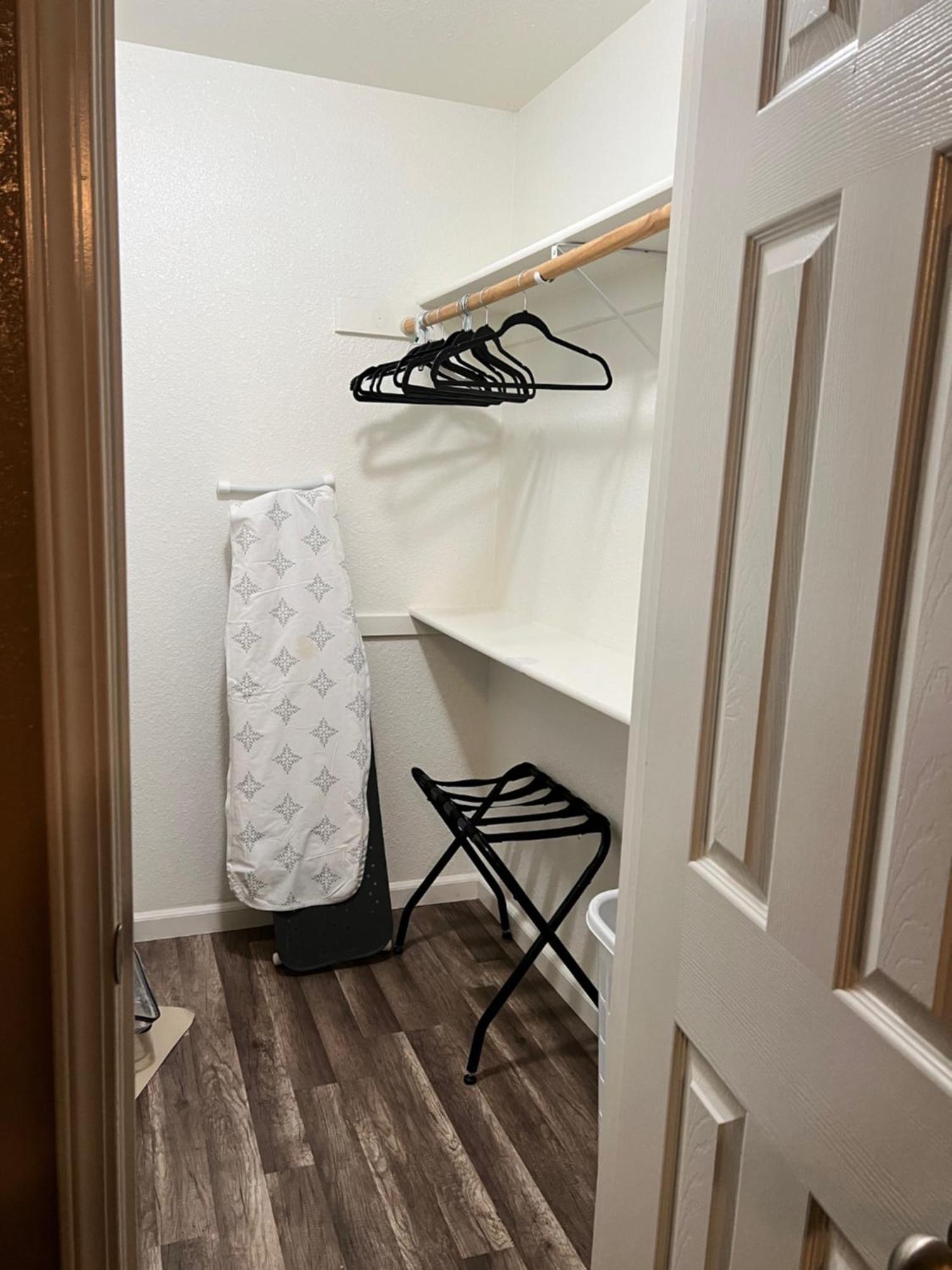 Quiet 1Bed,1Bath Condo With Free Parking Fresno Bagian luar foto